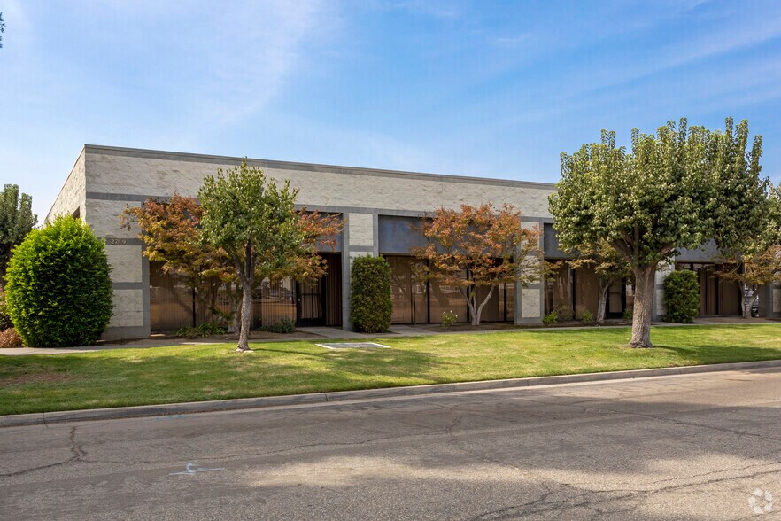 More Photos Of 2590 N Grove Industrial Dr, Fresno Unknown For Lease