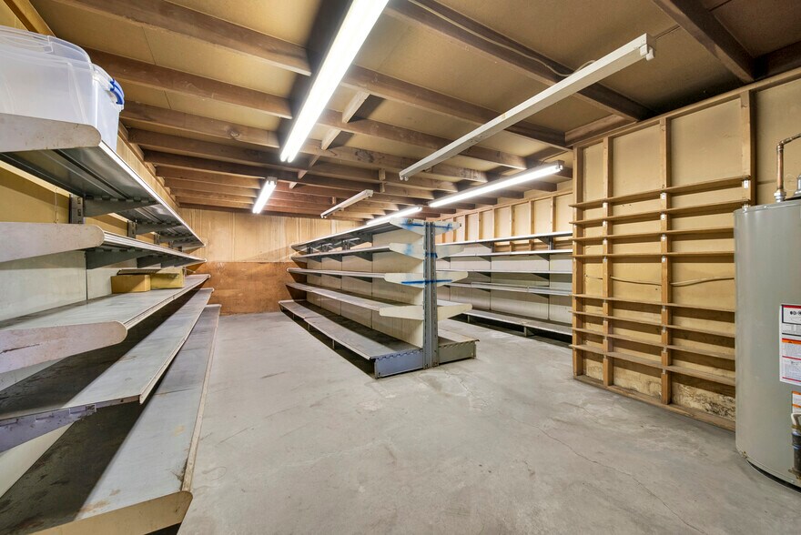 More Photos Of 104 Main St, Wiggins Industrial For Sale