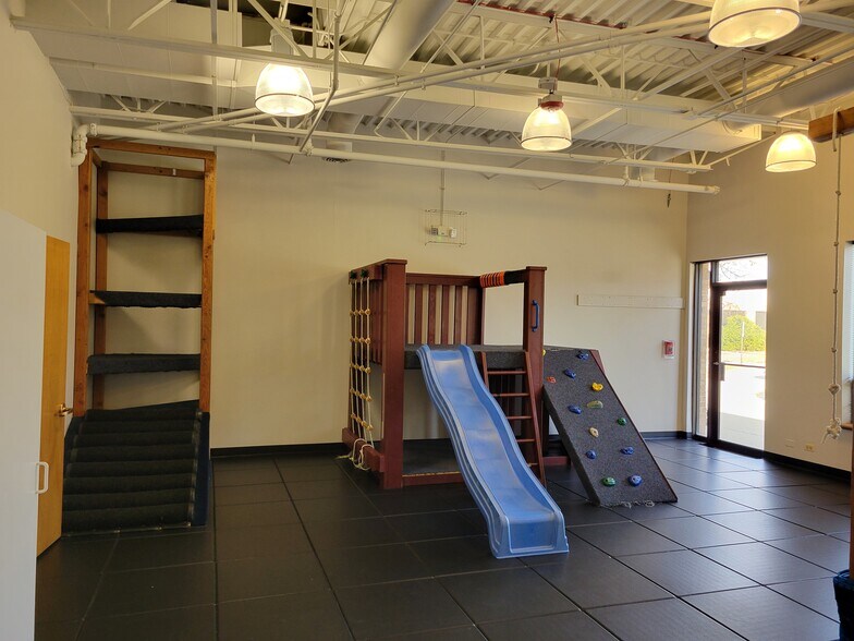 More Photos Of 3105 N Wilke Rd, Arlington Heights Medical For Lease