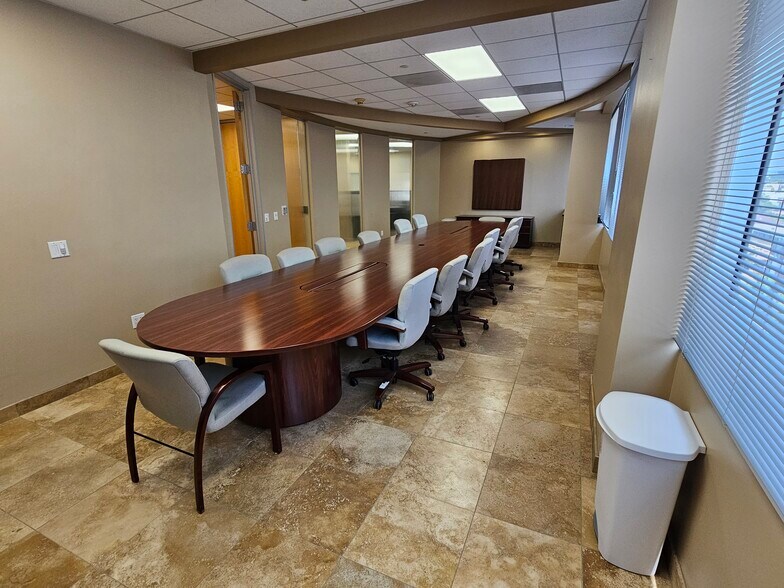 More Photos Of 600 N Brand Blvd, Glendale Medical For Lease