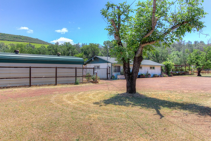 More Photos Of 3360 Old Highway 53, Clearlake Garden Center For Sale