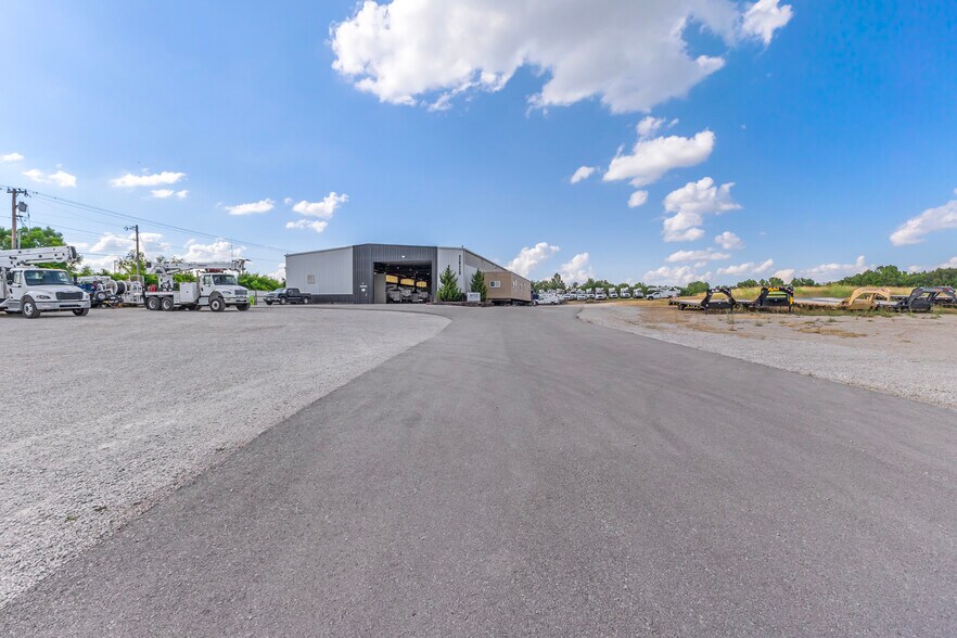 More Photos Of 2606 E Rock Haven Rd, Harrisonville Light Manufacturing For Lease