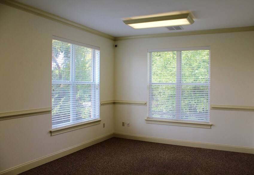 More Photos Of 1615 Village Square Blvd, Tallahassee Medical For Lease