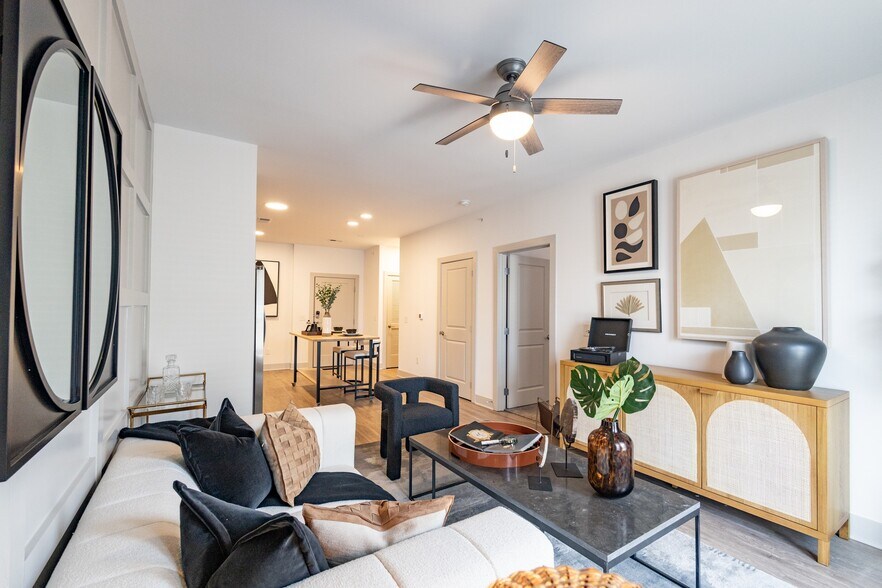 More Photos Of 2533 Woodburn Ave, Cincinnati Apartments For Lease