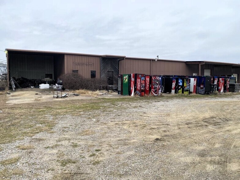 More Photos Of 2400 S Business 45, Corsicana Industrial For Sale