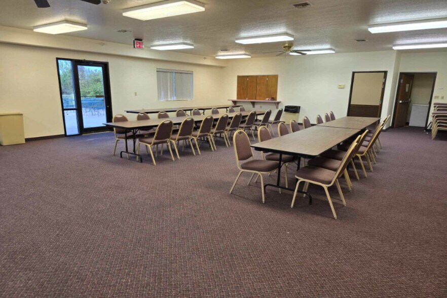 More Photos Of 748 E 12th St, Imperial Hotel For Sale