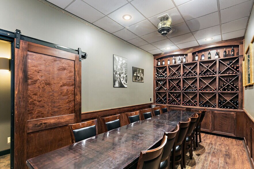 More Photos Of 112 S Maple St, Sycamore Restaurant For Sale