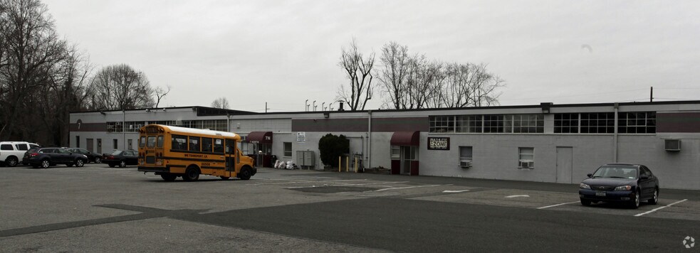 More Photos Of 1 Flowerfield, Saint James Light Distribution For Lease