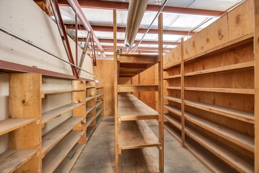 More Photos Of 20833 Mechanical Dr, Sonora Warehouse For Sale