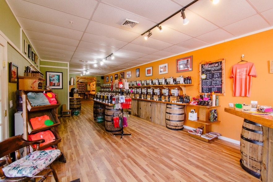 More Photos Of 43 Grove St, Peterborough Freestanding For Sale