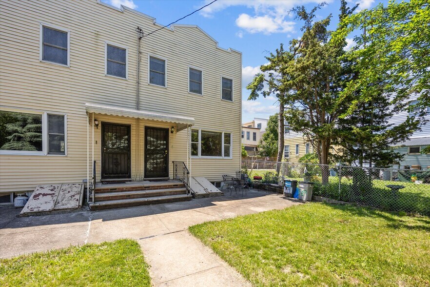 More Photos Of 6112 56th Dr, Maspeth Multifamily For Sale