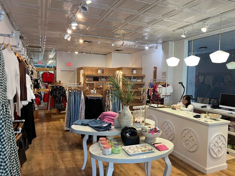 More Photos Of 333-339 S Park Ave, Winter Park General Retail For Sale