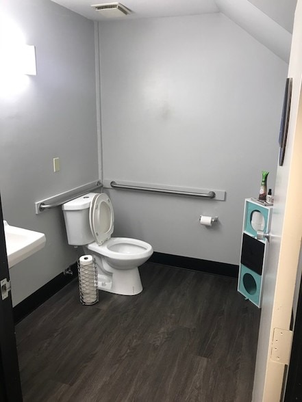 More Photos Of 3700 N Industry Ave, Lakewood Research And Development For Lease