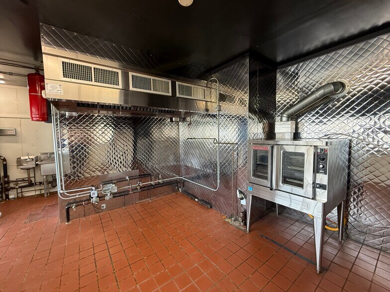 Primary Photo Of 433 Main St, Wilmington Freestanding For Lease