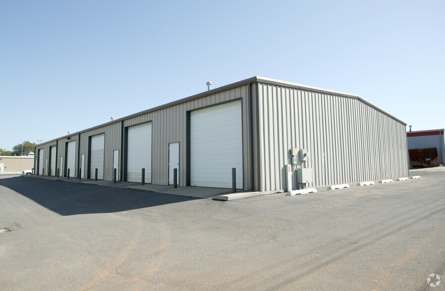 More Photos Of 8901 Newey Cir, Oklahoma City Warehouse For Lease