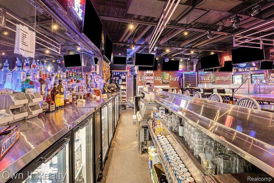 More Photos Of 16550-16512 Telegraph Rd, Detroit General Retail For Sale