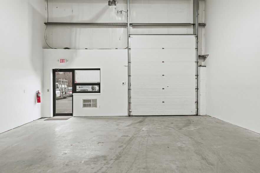 More Photos Of 331 Fairfield Rd, Freehold Service For Lease