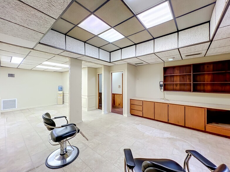 More Photos Of 180 S County Road 427, Longwood General Retail For Lease