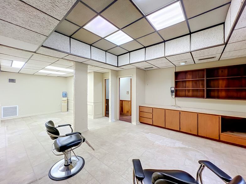 More Photos Of 180 S County Road 427, Longwood General Retail For Sale