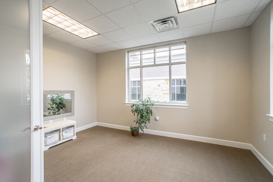 More Photos Of 2219 Sawdust Rd, The Woodlands Medical For Sale