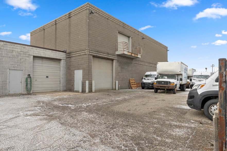 More Photos Of 24101 W Warren St, Dearborn Heights Freestanding For Sale