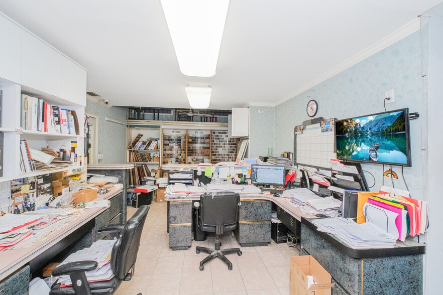 More Photos Of 1944-1952 Richmond Terrace, Staten Island Showroom For Lease