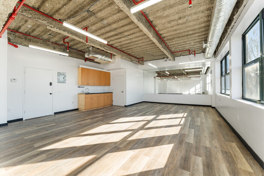 More Photos Of 164 20th St, Brooklyn Office For Lease