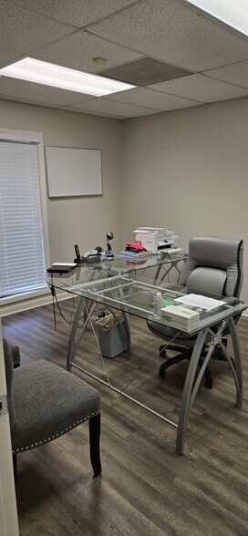 More Photos Of 6424 Lakeover Rd, Jackson Office For Lease