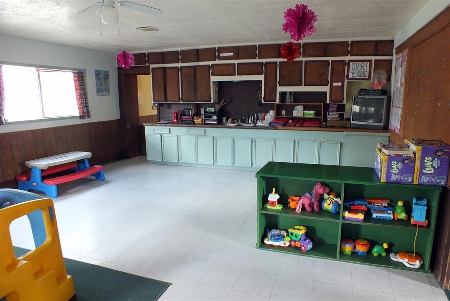 More Photos Of 15911 Fir Rd, Santa Fe Daycare Center For Sale