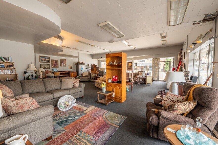 More Photos Of 337 N Main St, West Bend General Retail For Lease