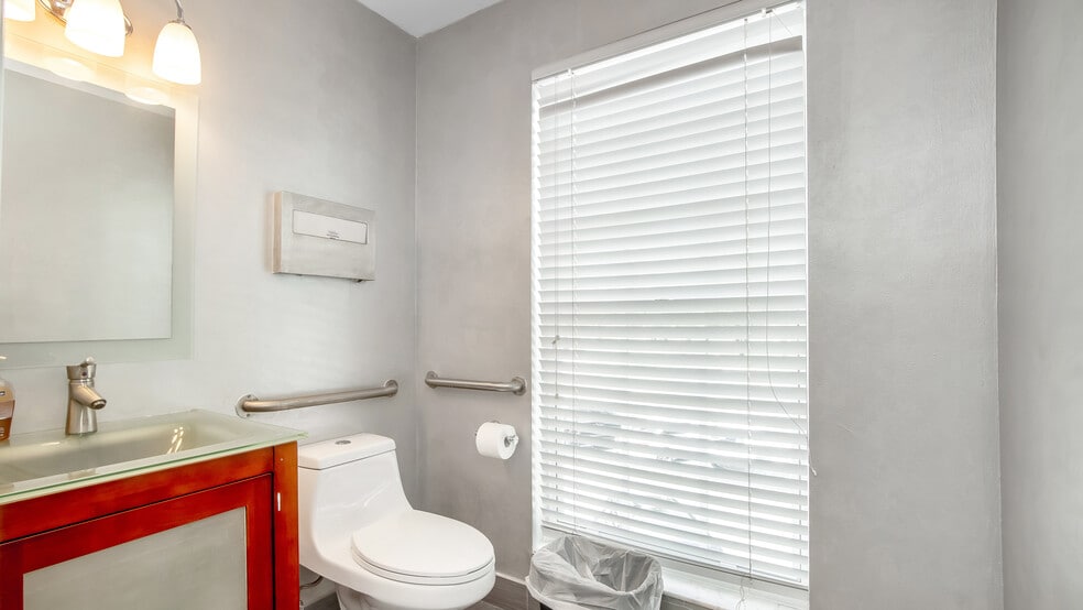 More Photos Of 7777 N University Dr, Tamarac Medical For Sale