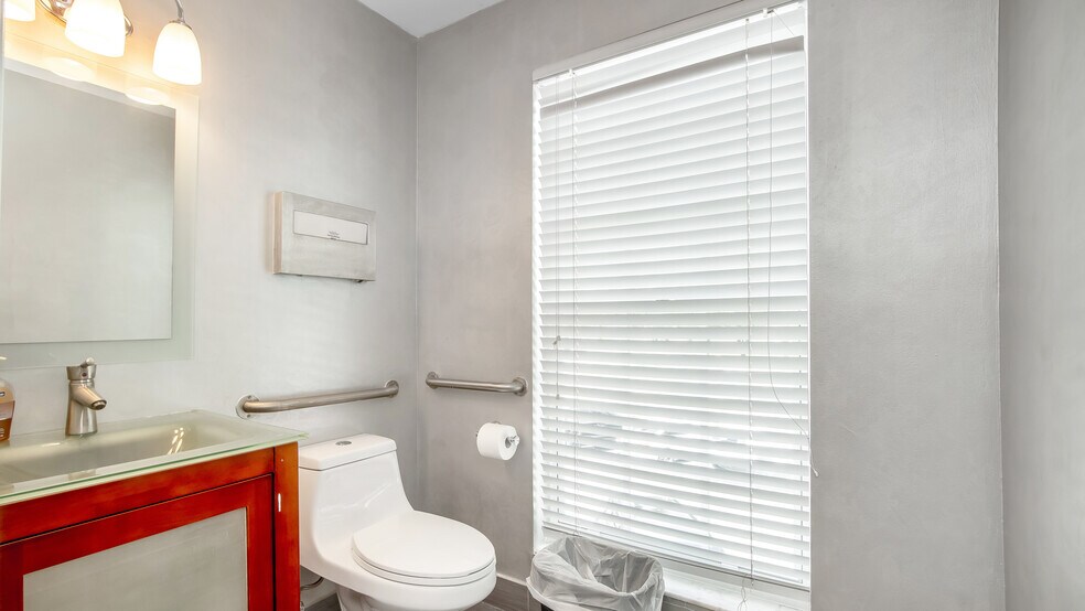 More Photos Of 7777 N University Dr, Tamarac Medical For Sale