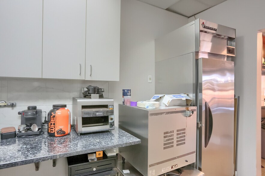 More Photos Of 150 Gamma Dr, Pittsburgh Light Manufacturing For Sale