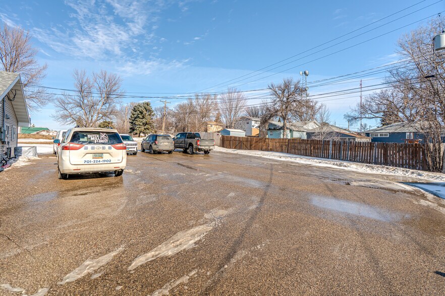 More Photos Of 1731 N 13th St, Bismarck General Retail For Sale