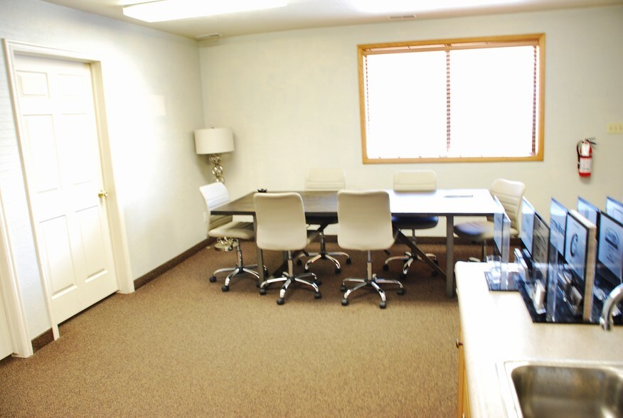 More Photos Of 1455-1463 W Center St, Orem Showroom For Lease