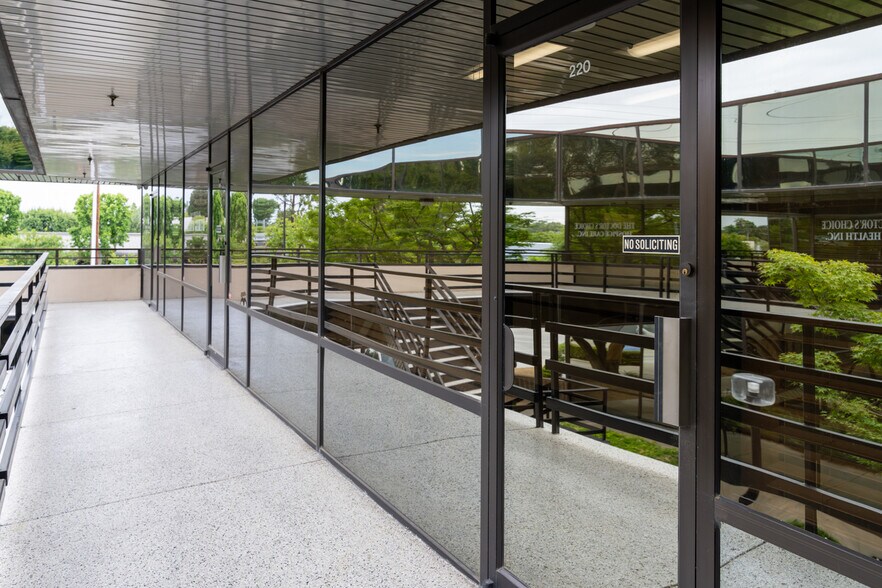 More Photos Of 3434 Truxtun Ave, Bakersfield Office For Lease