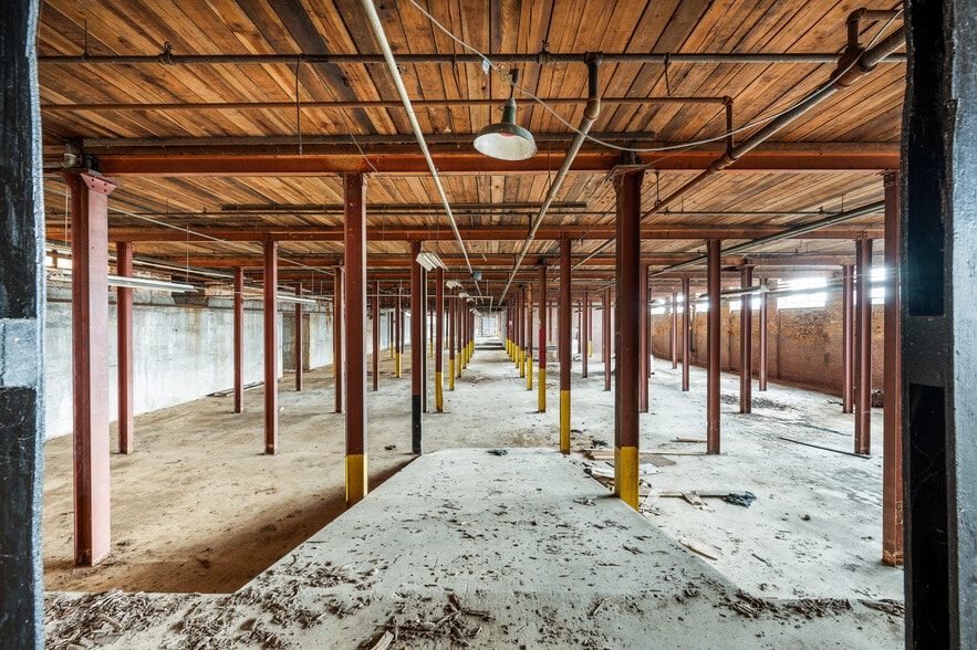 More Photos Of 550 Grove St, Bedford Manufacturing For Sale