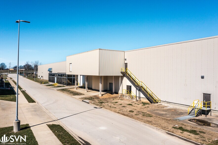 More Photos Of 791 Freight Blvd, Lexington Warehouse For Lease