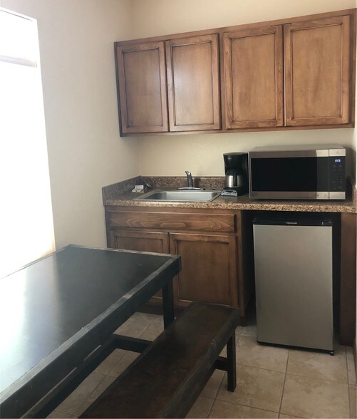 More Photos Of 3012 Mountain Pass Blvd, Anthony Office For Lease