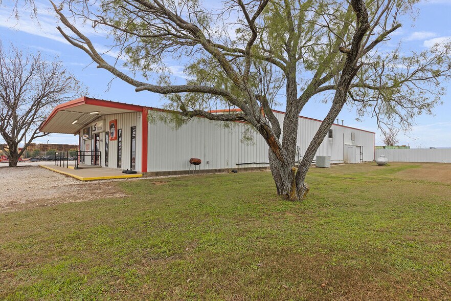 More Photos Of 3456 S Burleson Blvd, Alvarado Freestanding For Sale