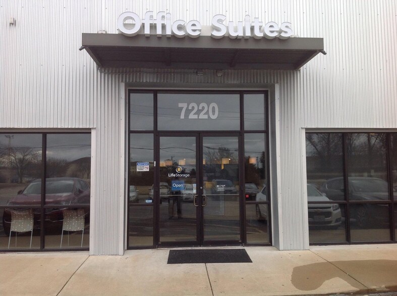 More Photos Of 7220 N Lindbergh Blvd, Hazelwood Self Storage For Lease