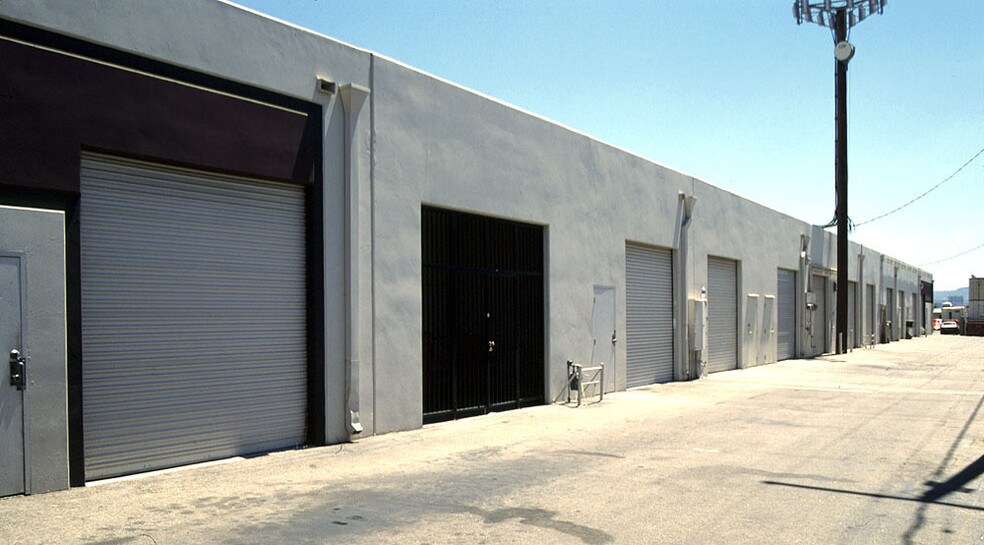 More Photos Of 21430 Strathern St, Canoga Park Warehouse For Lease