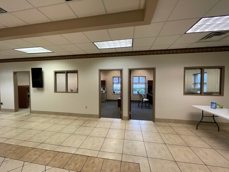 More Photos Of 7215 Riverport Plaza Dr, Louisville Freestanding For Sale