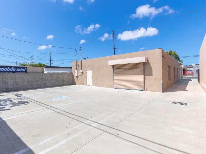 More Photos Of 11708 Inglewood Ave, Hawthorne Warehouse For Sale