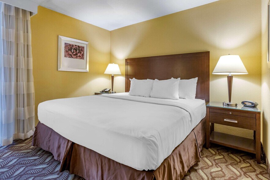 More Photos Of 2000 N Main St, Roswell Hotel For Sale