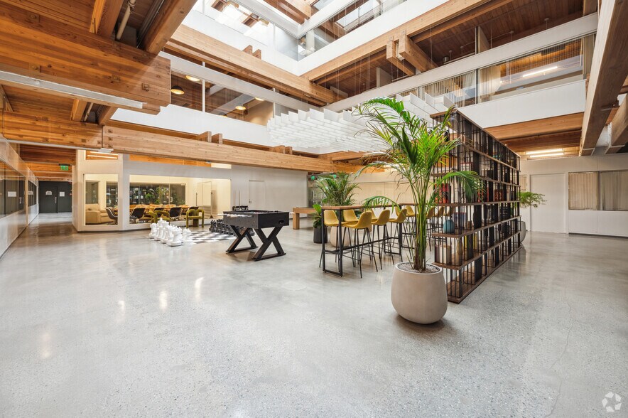 More Photos Of 4444 W Lakeside Dr, Burbank Office For Lease