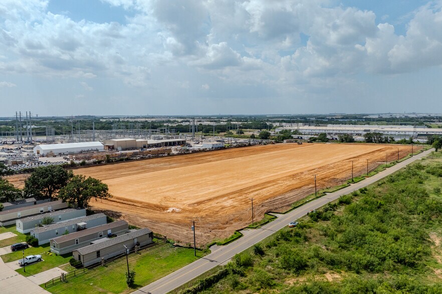 More Photos Of 3550 Hardrock Rd, Grand Prairie Warehouse For Lease