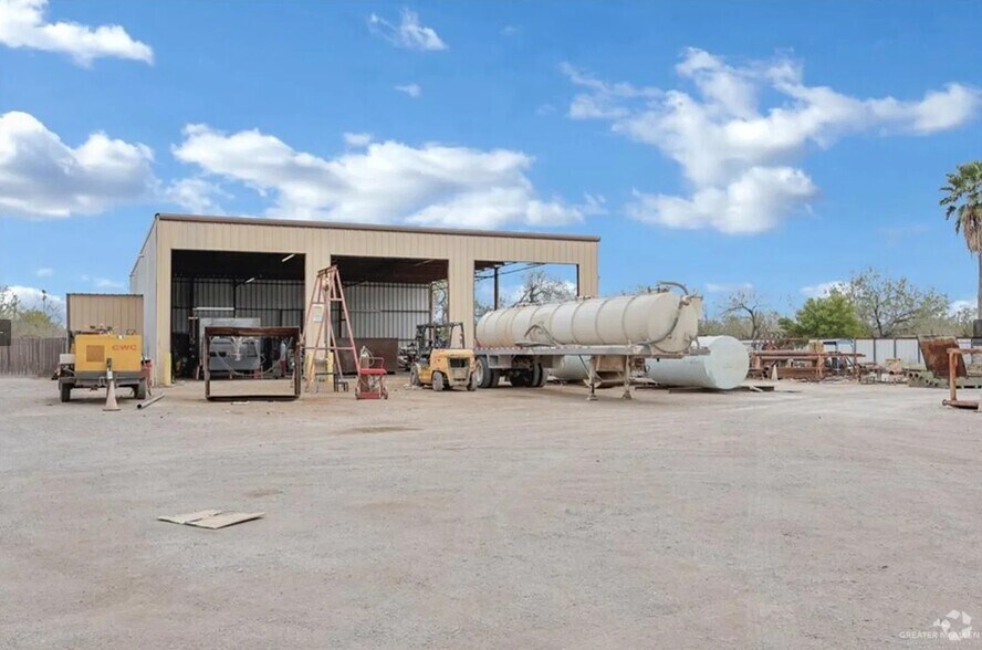 More Photos Of 5004 N La Homa Rd, Mission Flex For Sale