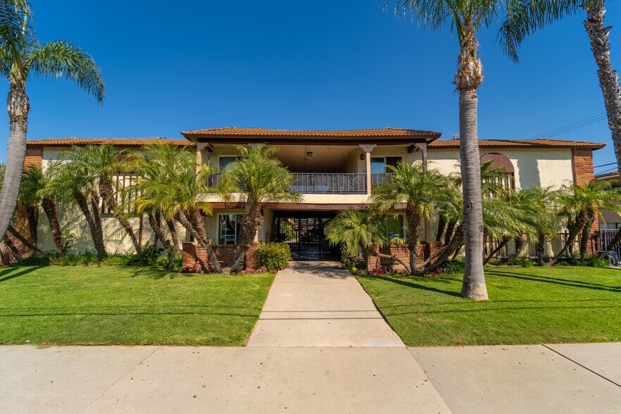 Primary Photo Of 2221 E Lenita Ln, Santa Ana Apartments For Sale