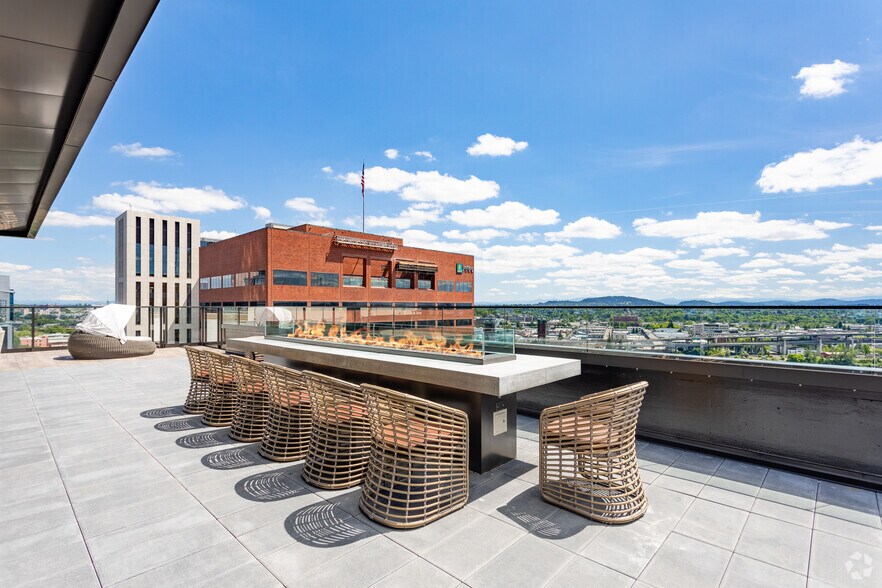 More Photos Of 140 SW Columbia St, Portland Apartments For Lease